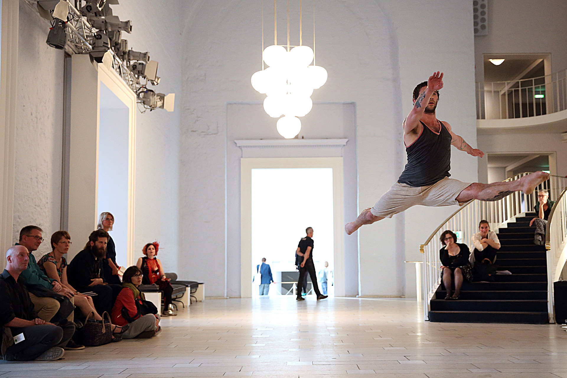Staatsoper Hannover
BORIS CHARMATZ
MUSÉE DE LA DANSE: COMMON CHOREOGRAPHIES
20 DANCERS FOR THE XX CENTURY